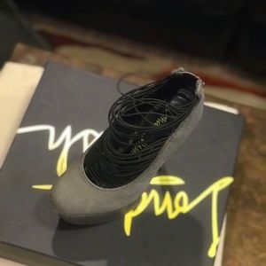 Gray and Blk strings heels